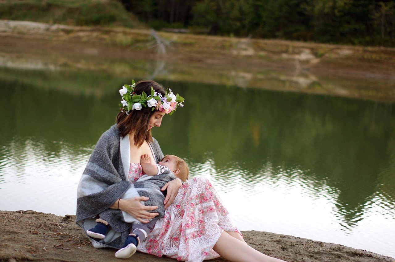Breastfeeding for New Moms: How to and Is it Right for You?